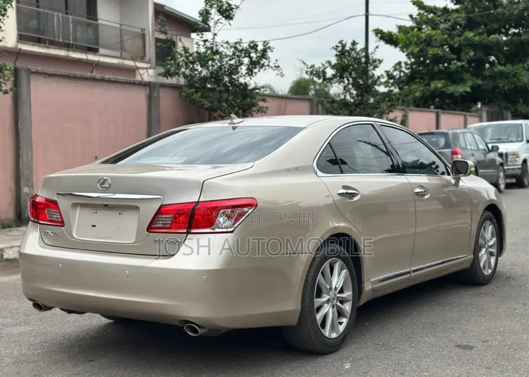 Lexus ES 350 2011 Gold