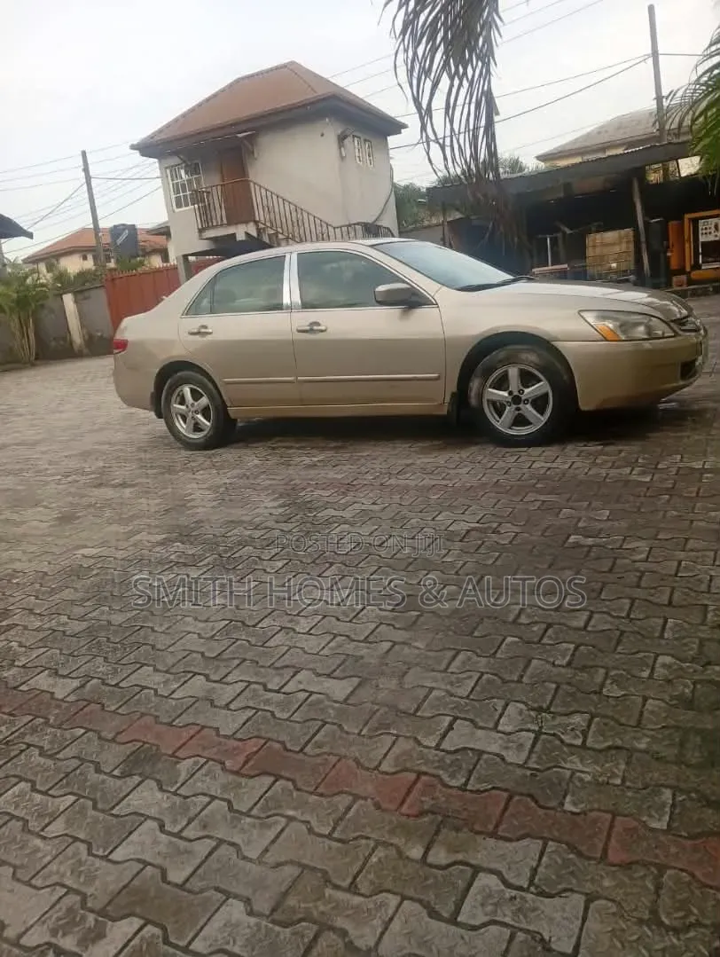 Honda Accord 2005 Gold