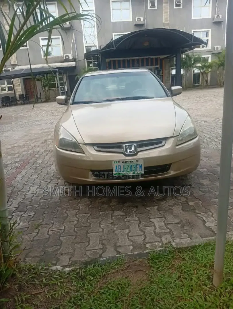 Honda Accord 2005 Gold