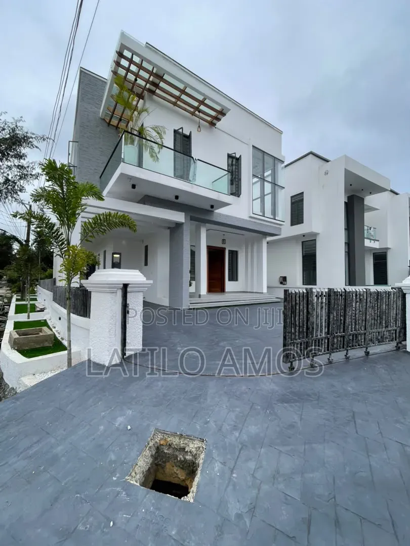 Luxury 5bedroom Fully Detached Duplex for Sale