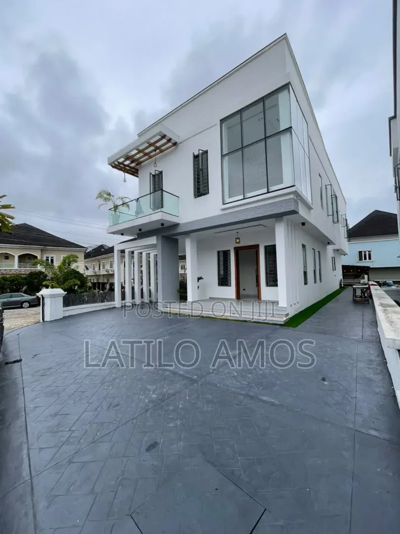 Luxury 5bedroom Fully Detached Duplex for Sale