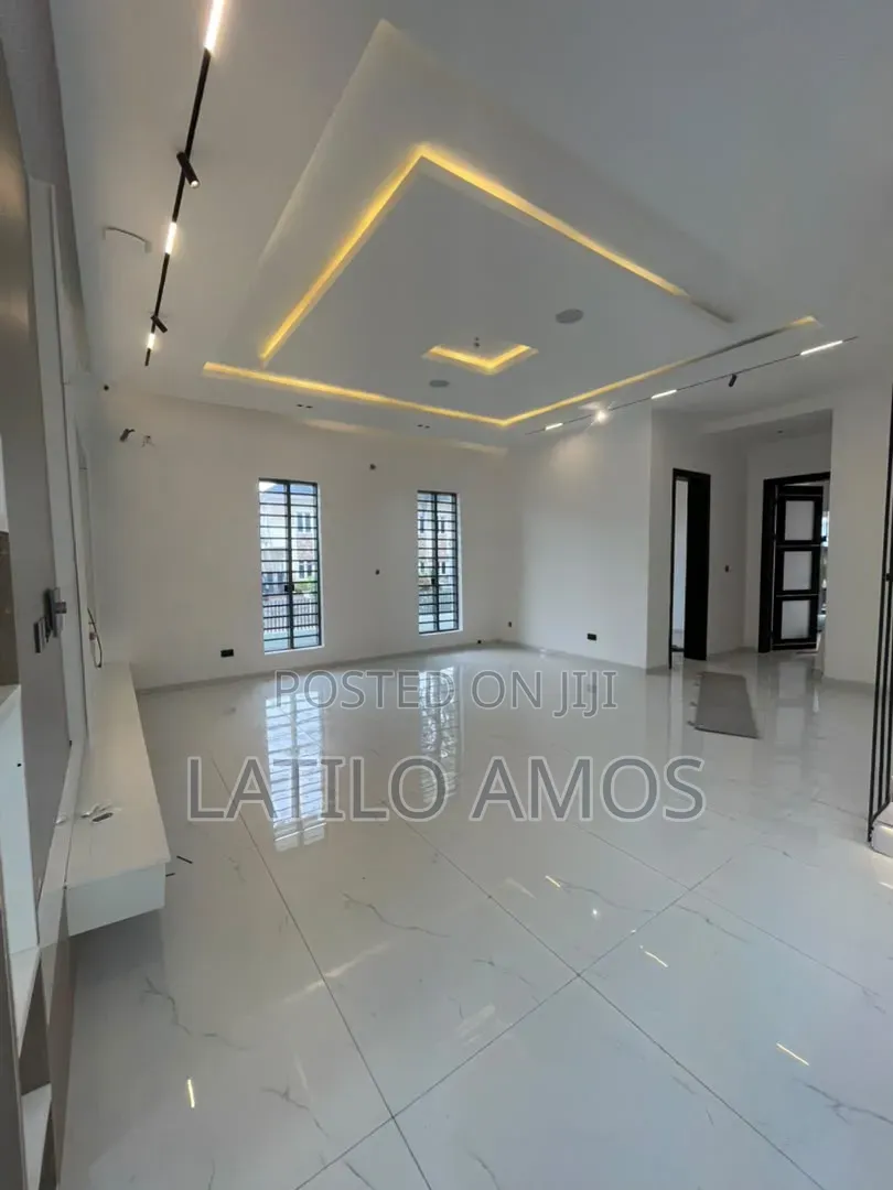 Luxury 5bedroom Fully Detached Duplex for Sale
