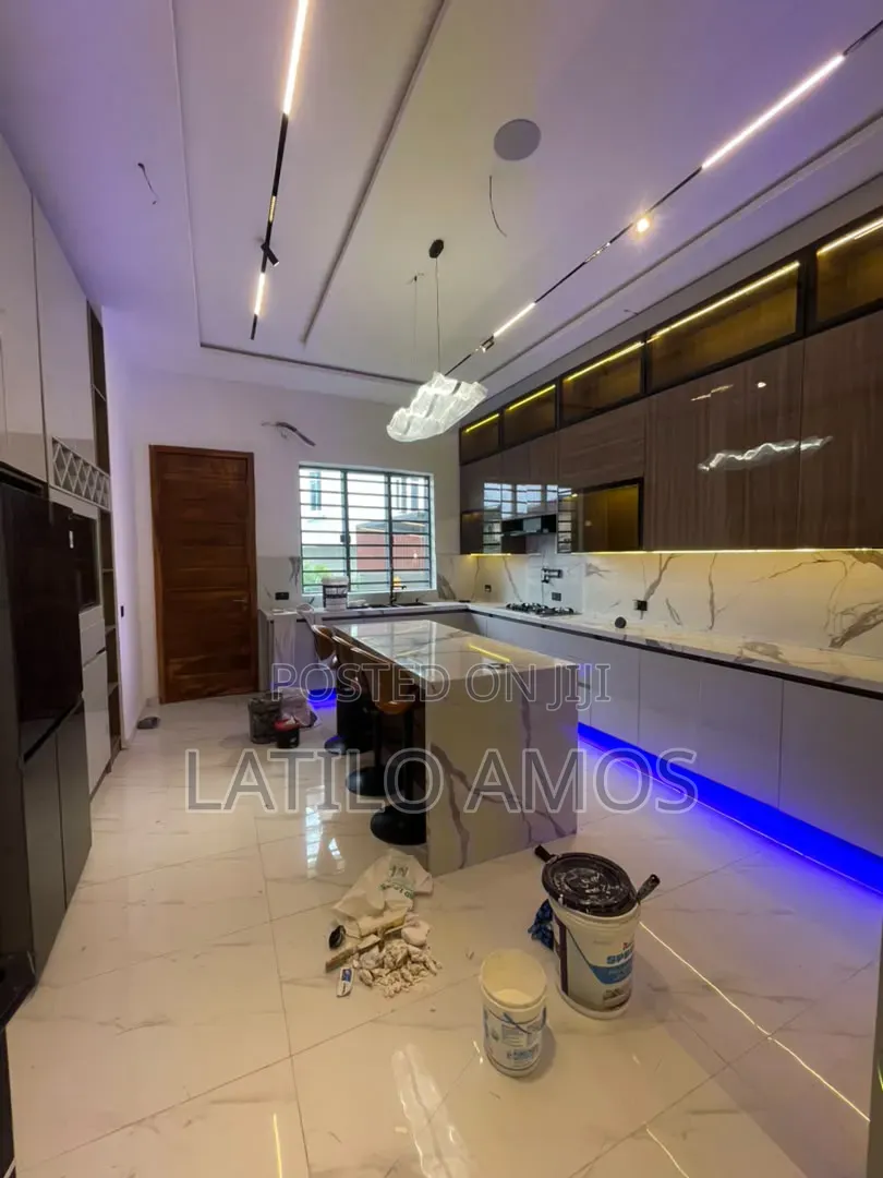 Luxury 5bedroom Fully Detached Duplex for Sale
