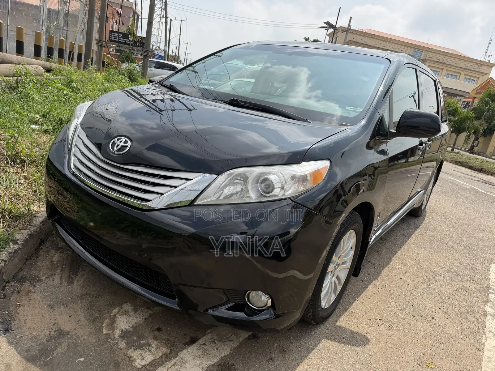 Toyota Sienna XLE 7-Passenger 4dr Minivan AWD (3.5L 6cyl 6A) 2015 Black