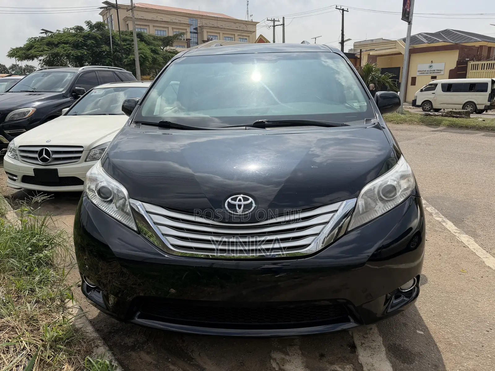 Toyota Sienna XLE 7-Passenger 4dr Minivan AWD (3.5L 6cyl 6A) 2015 Black