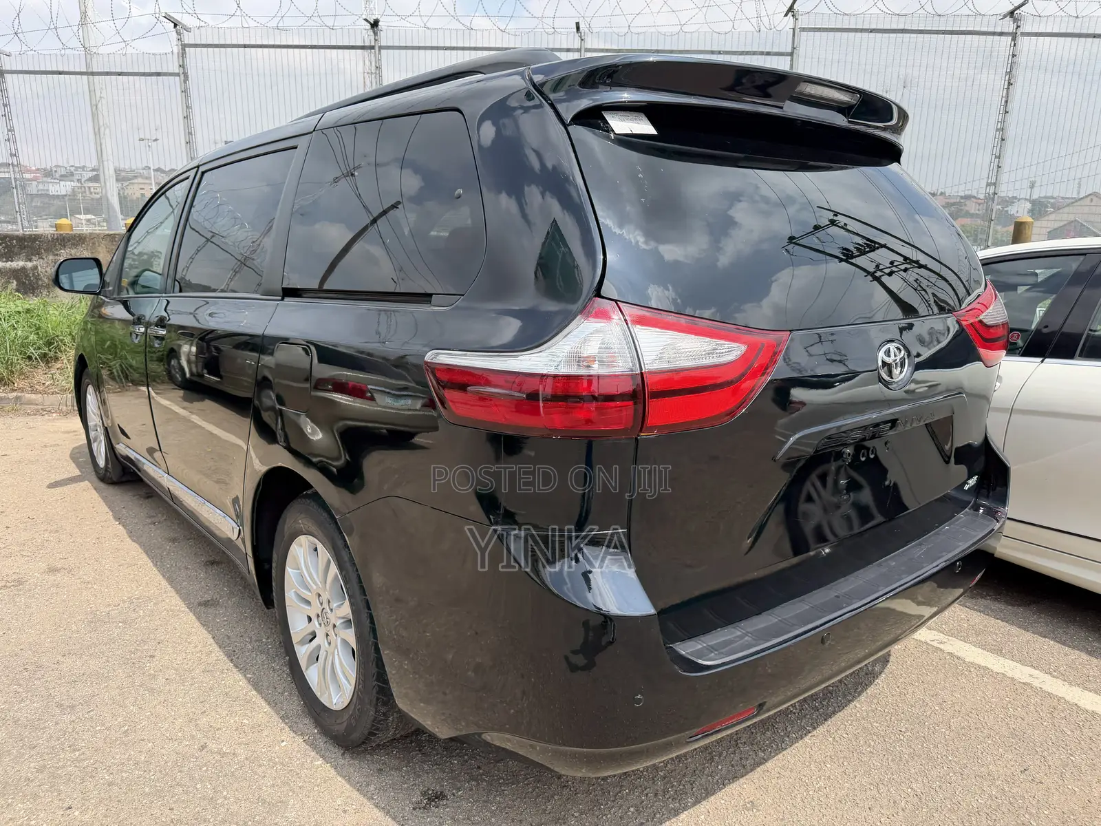 Toyota Sienna XLE 7-Passenger 4dr Minivan AWD (3.5L 6cyl 6A) 2015 Black