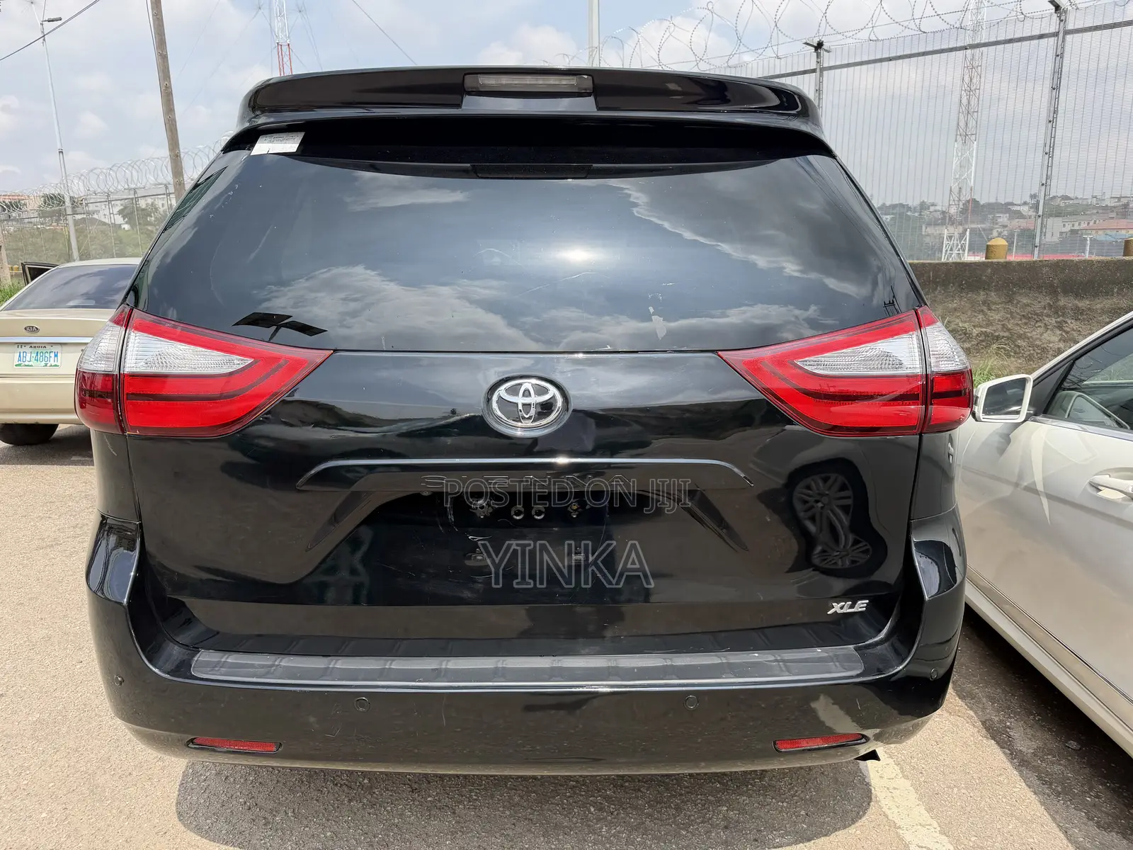 Toyota Sienna XLE 7-Passenger 4dr Minivan AWD (3.5L 6cyl 6A) 2015 Black