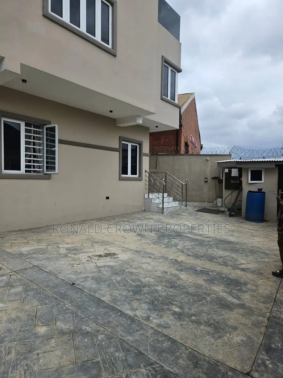 4bdrm Duplex in Berger for sale