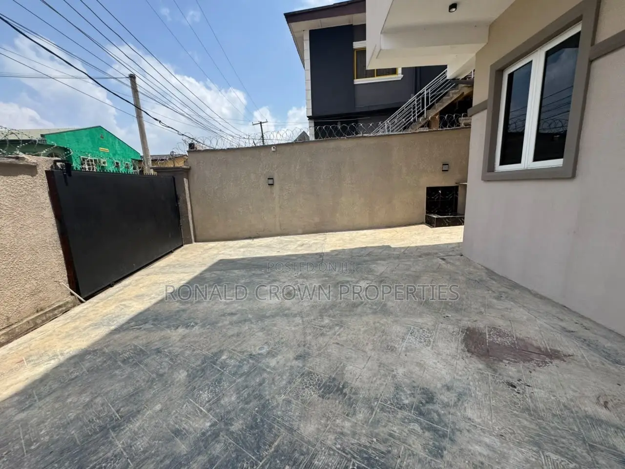 4bdrm Duplex in Berger for sale
