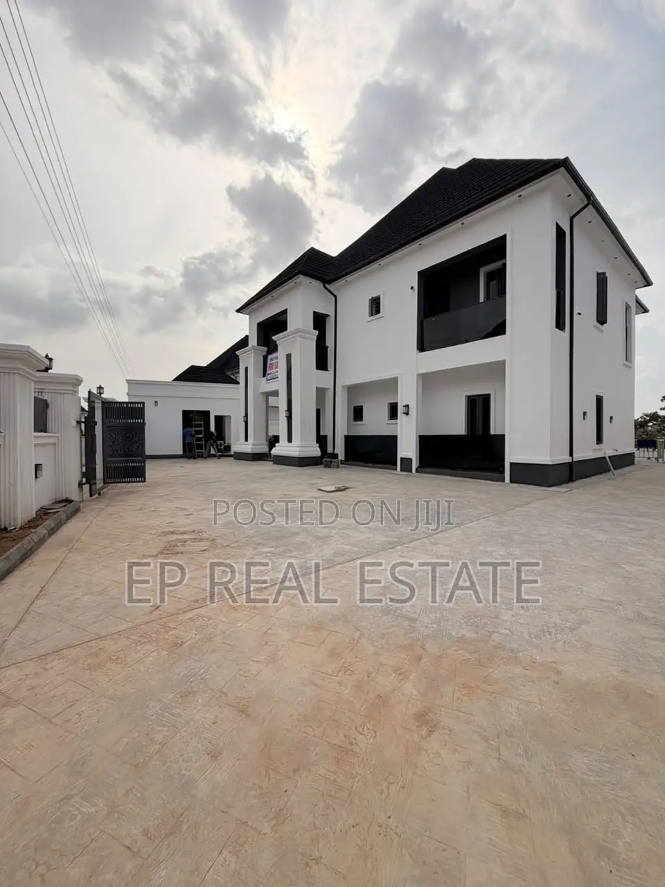 5bdrm Duplex in Dakwo District for sale