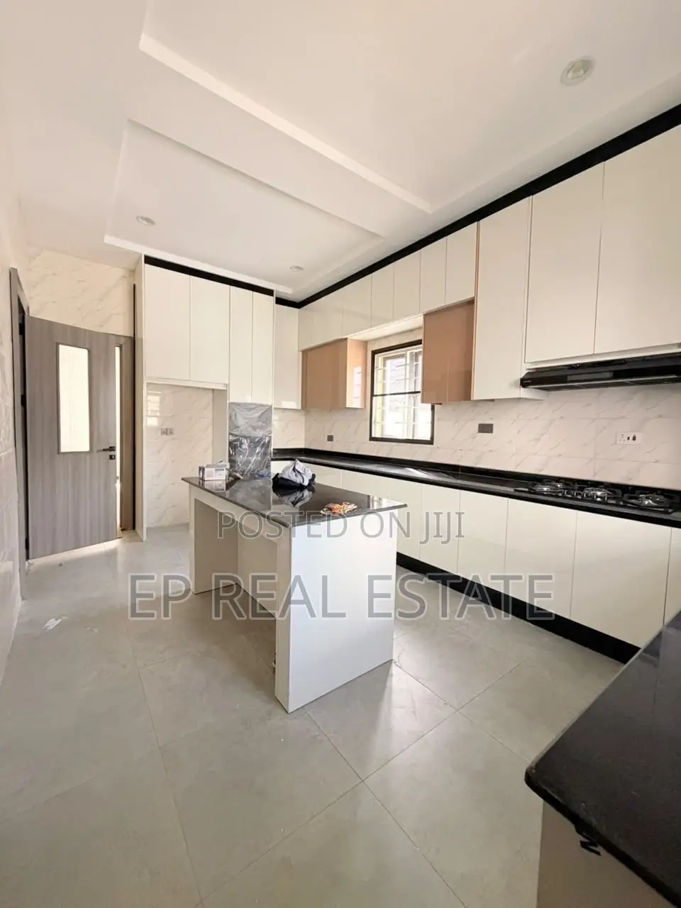 5bdrm Duplex in Dakwo District for sale