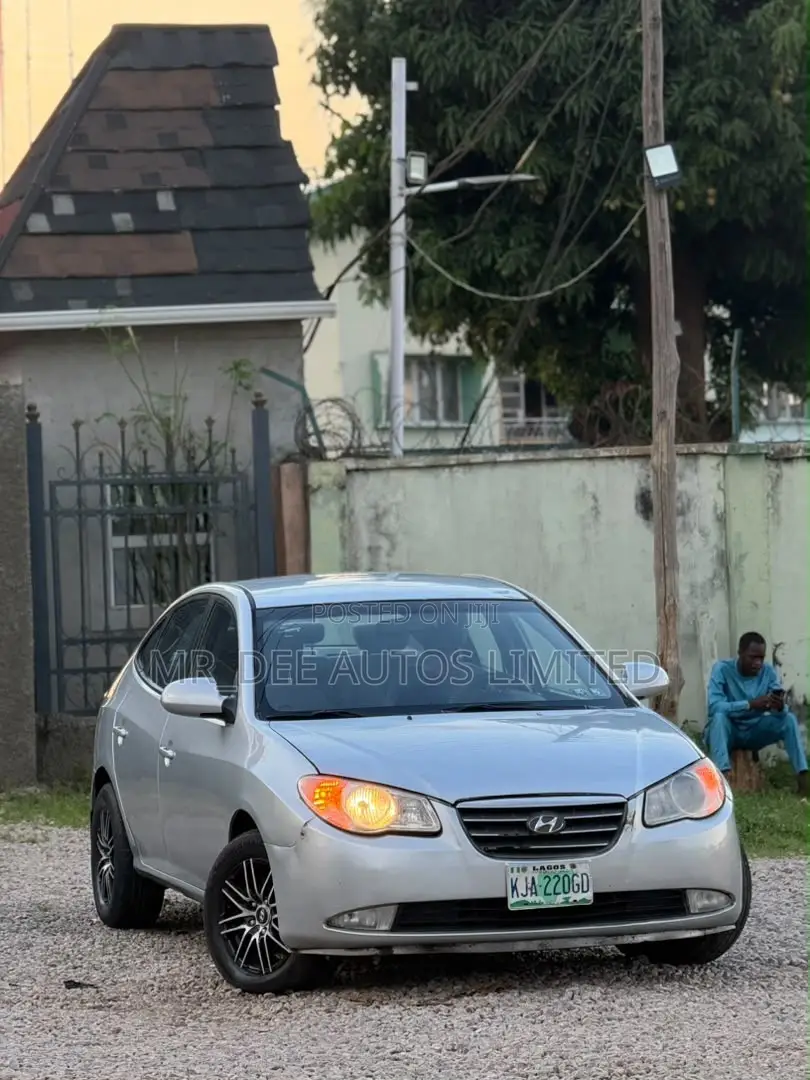 Hyundai Elantra 2010 Silver