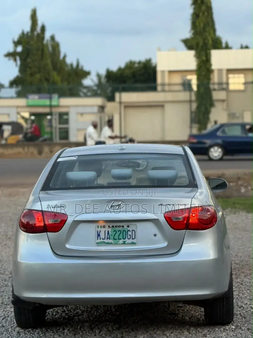 Hyundai Elantra 2010 Silver