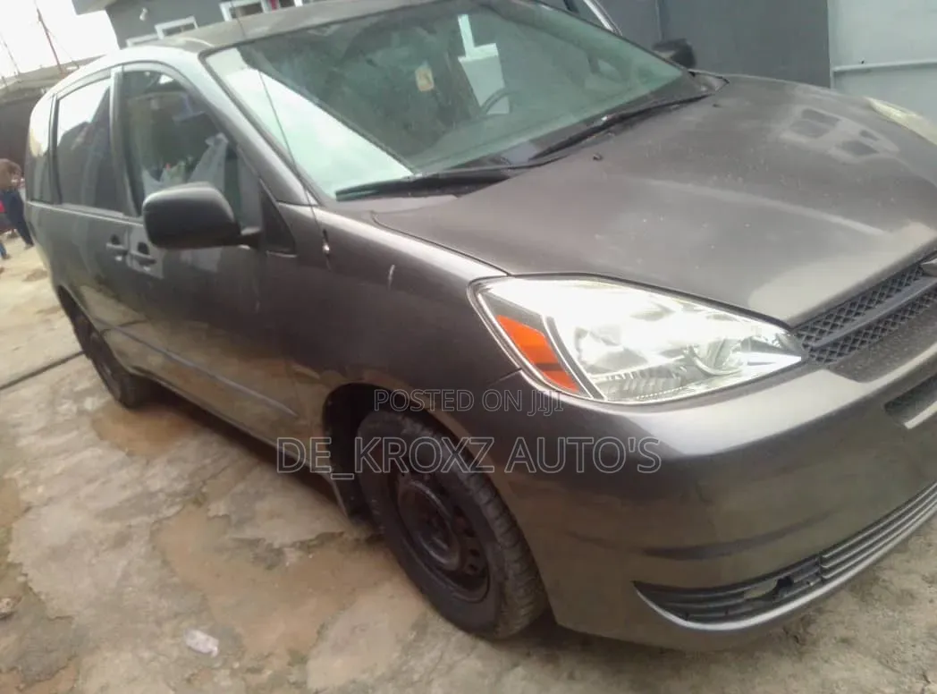 Toyota Sienna CE FWD (3.3L V6 5A) 2004 Gray