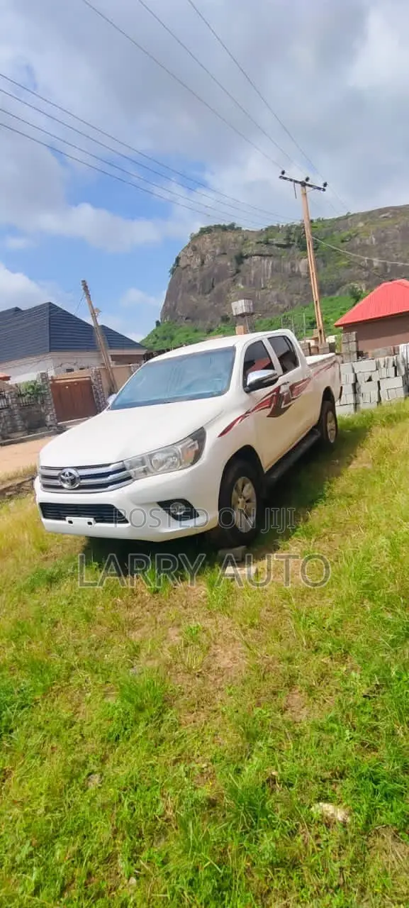 Toyota Hilux 2016 White