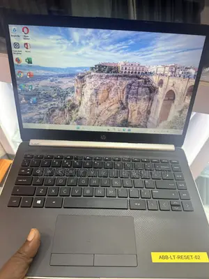 Laptop HP 14-ep0063 8GB AMD SSD 128GB