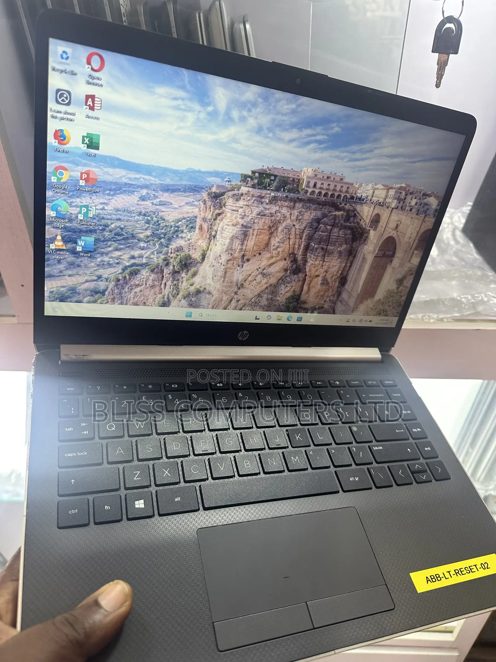 Laptop HP 14-ep0063 8GB AMD SSD 128GB
