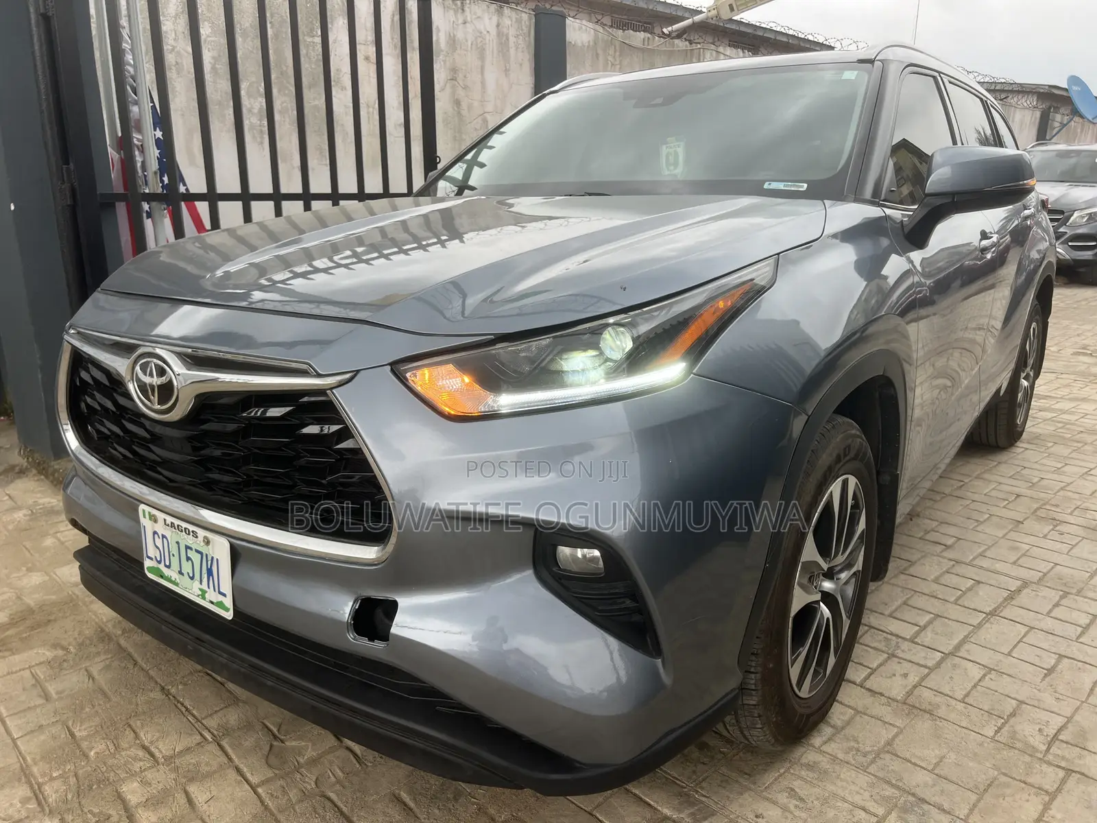 Toyota Highlander XLE 2022 Blue