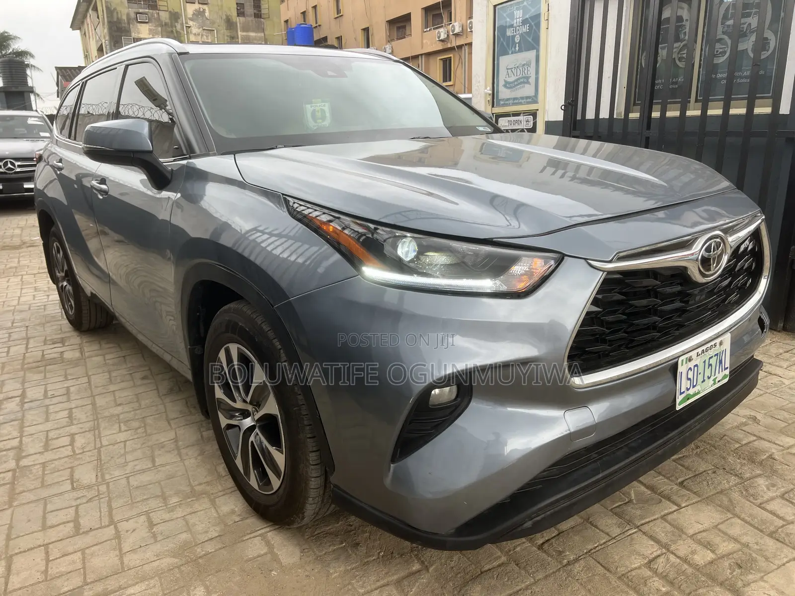 Toyota Highlander XLE 2022 Blue