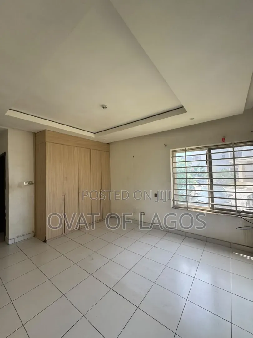 3bdrm Apartment in Osapa london for rent