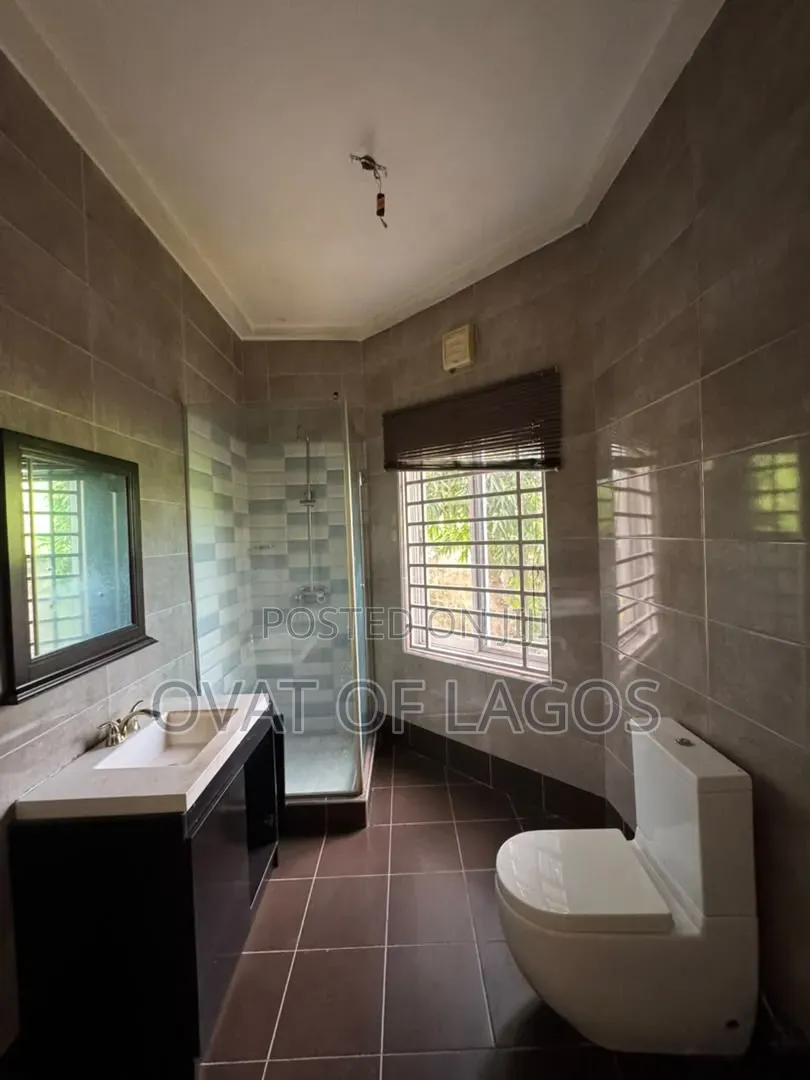 3bdrm Apartment in Osapa london for rent