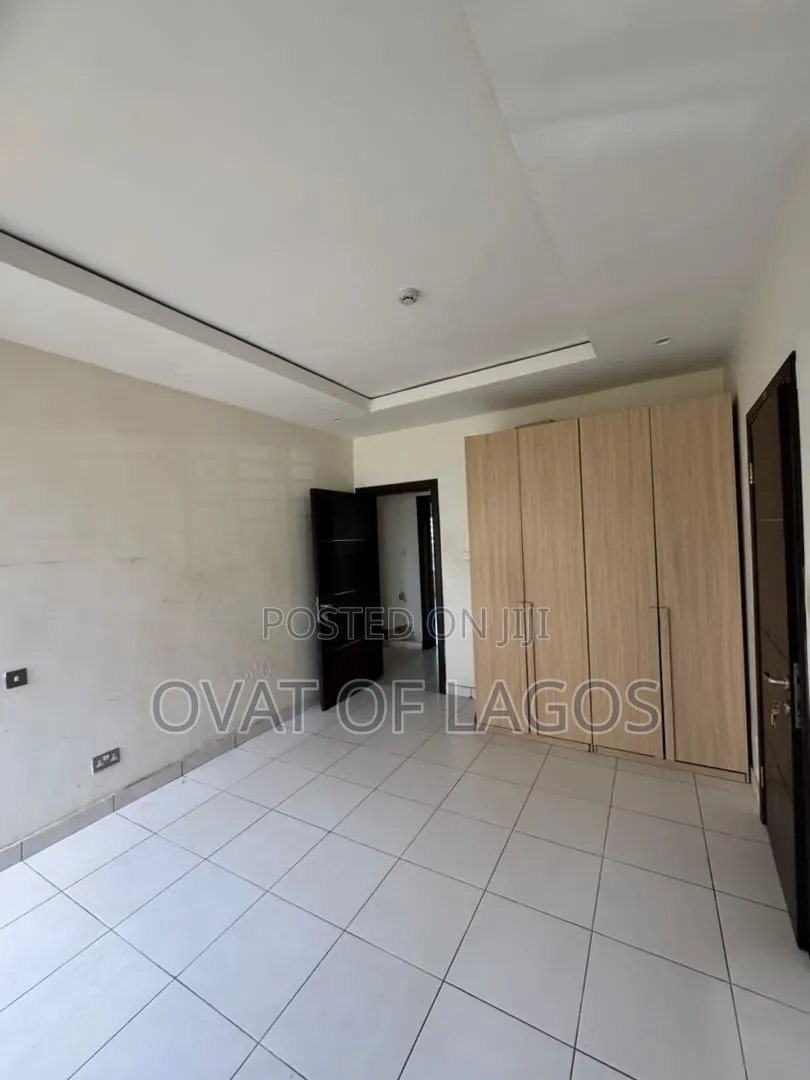 3bdrm Apartment in Osapa london for rent