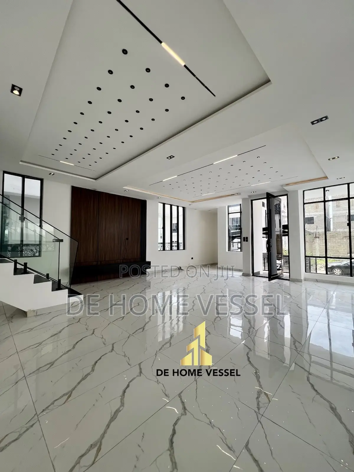 5bdrm Duplex in Chevron for sale