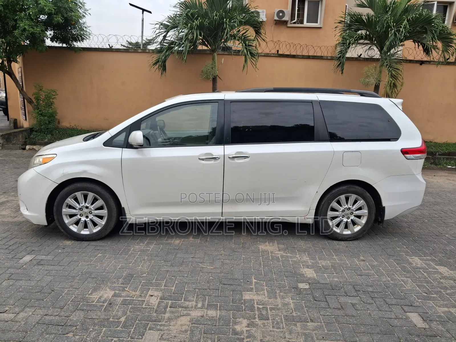 Toyota Sienna Limited 7 Passenger 2010 White