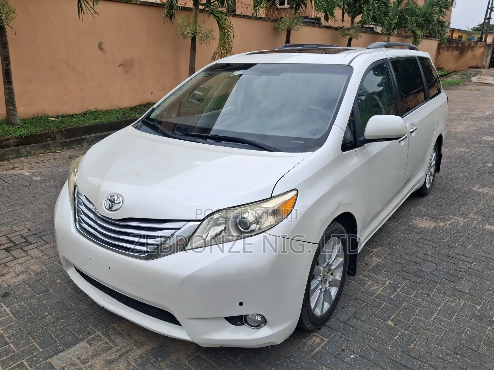 Toyota Sienna Limited 7 Passenger 2010 White