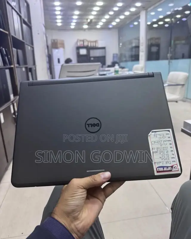 Laptop Dell Latitude 3350 4GB Intel Core i3 HDD+SSD 320GB
