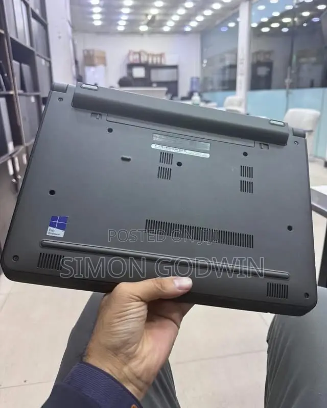 Laptop Dell Latitude 3350 4GB Intel Core i3 HDD+SSD 320GB