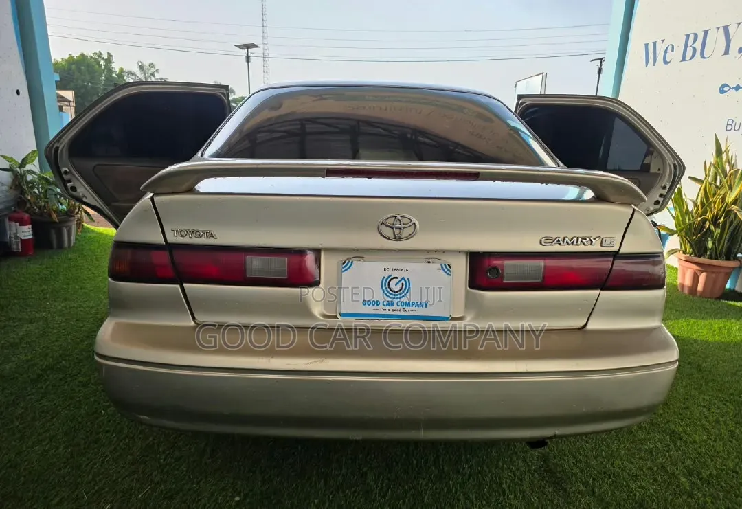 Toyota Camry Automatic 1999 Gold