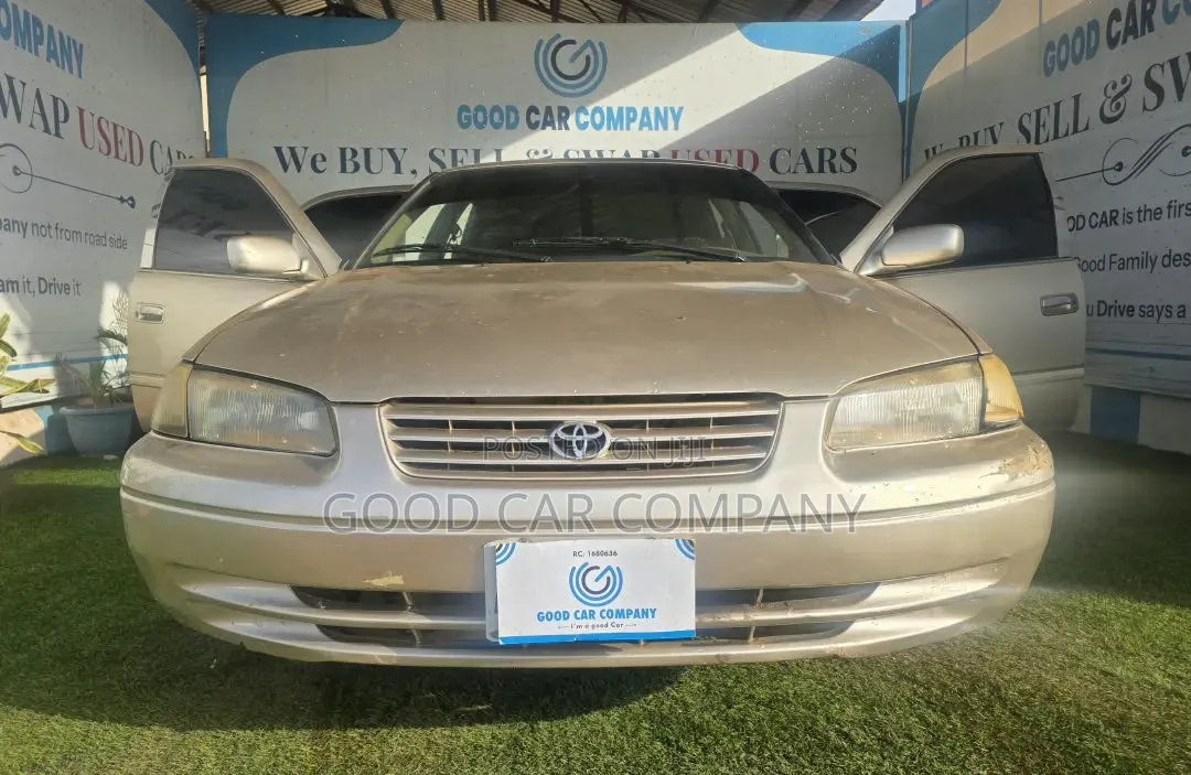 Toyota Camry Automatic 1999 Gold