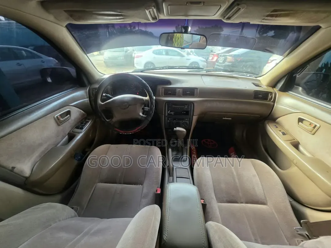 Toyota Camry Automatic 1999 Gold