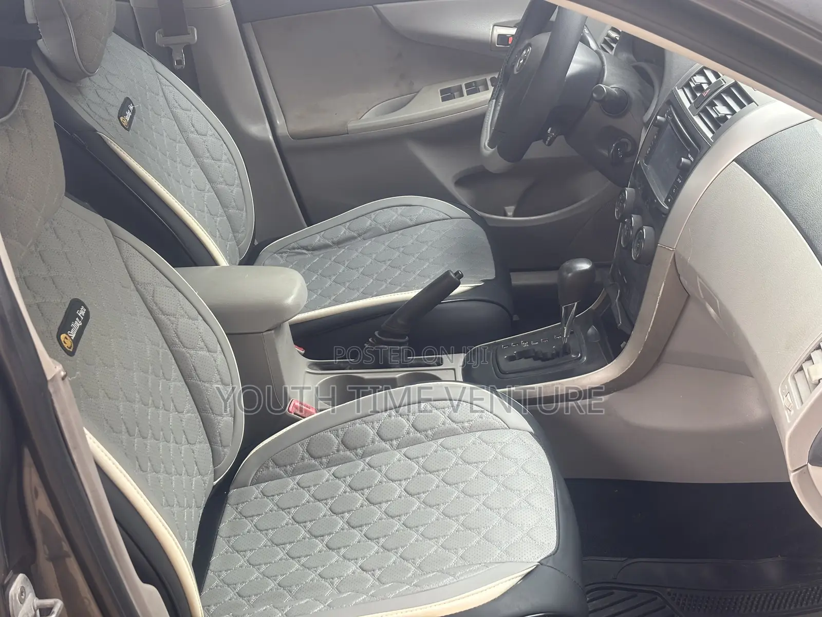 Toyota Corolla LE 4dr Sedan (1.8L 4cyl 4A) 2013 Gray