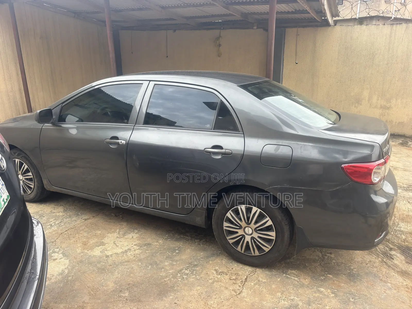 Toyota Corolla LE 4dr Sedan (1.8L 4cyl 4A) 2013 Gray