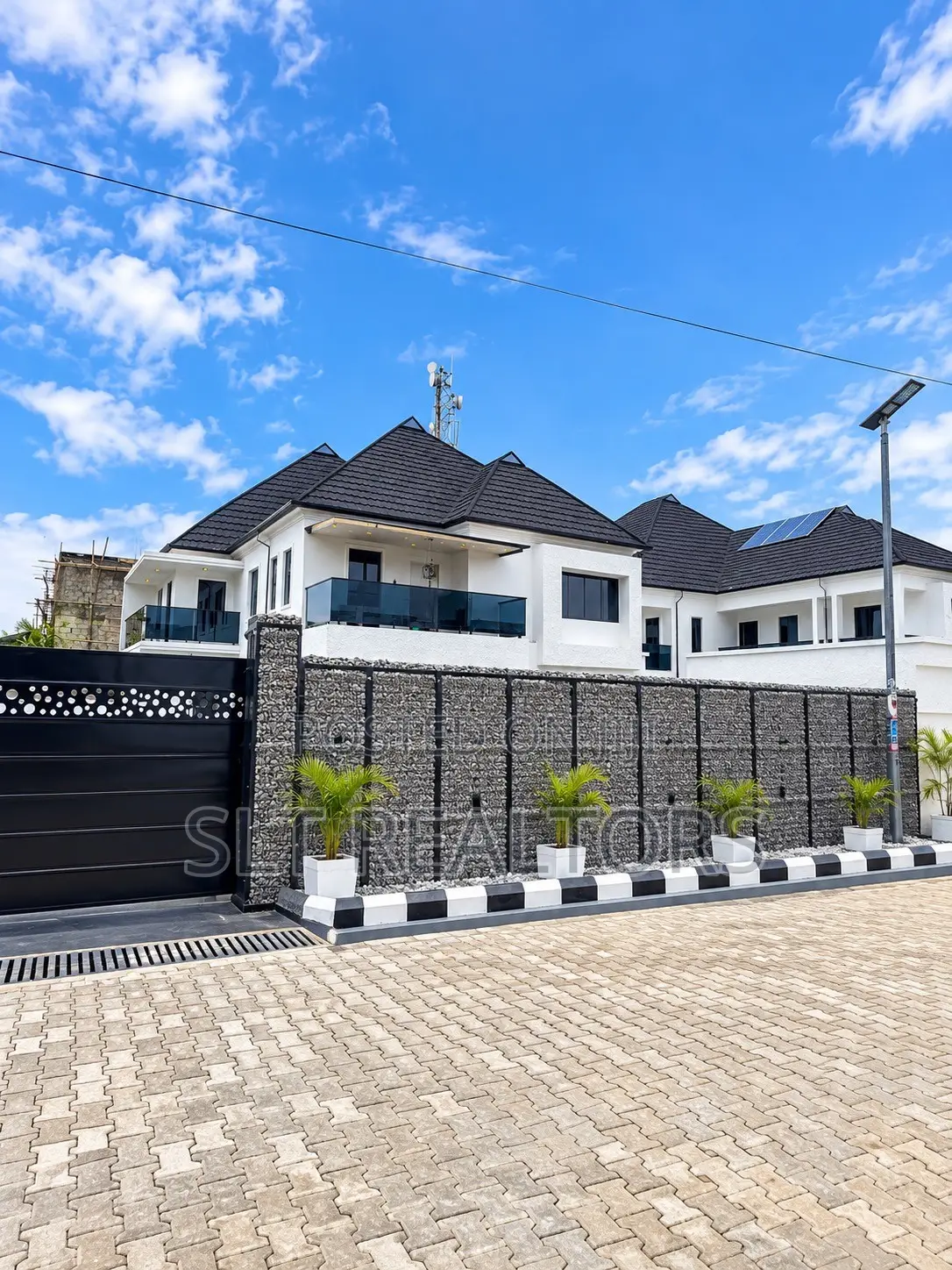 5bdrm Duplex in Oluyole Estate for sale