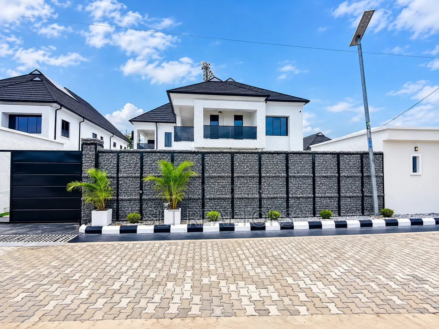 5bdrm Duplex in Oluyole Estate for sale