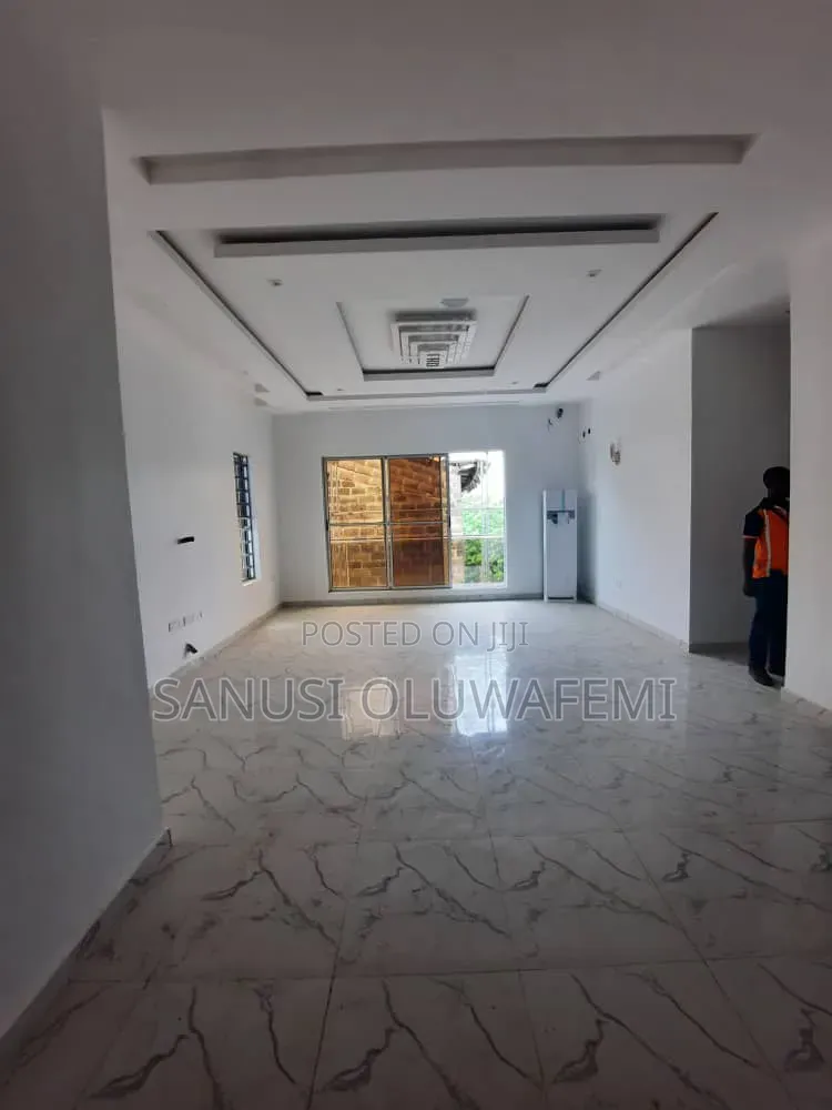 3bdrm Block of Flats in Ikeja GRA for rent