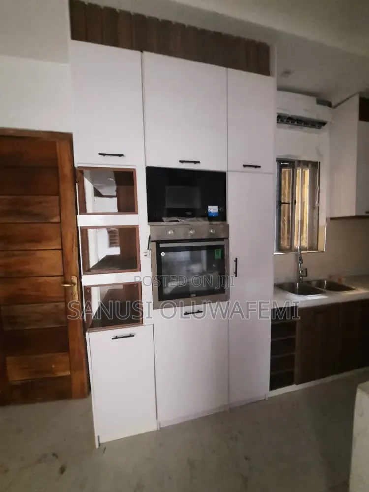 3bdrm Block of Flats in Ikeja GRA for rent
