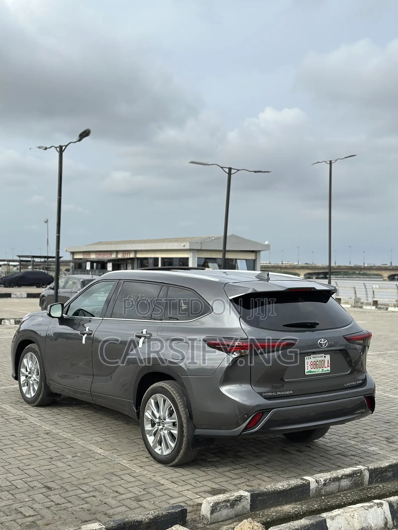 Toyota Highlander Limited AWD 2024 Gray