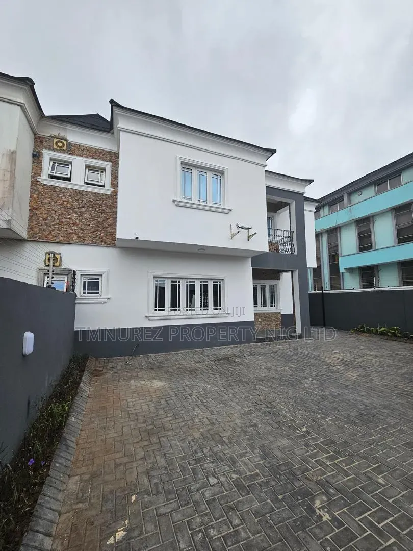 4bdrm Duplex in Lekki Phase 1 for rent