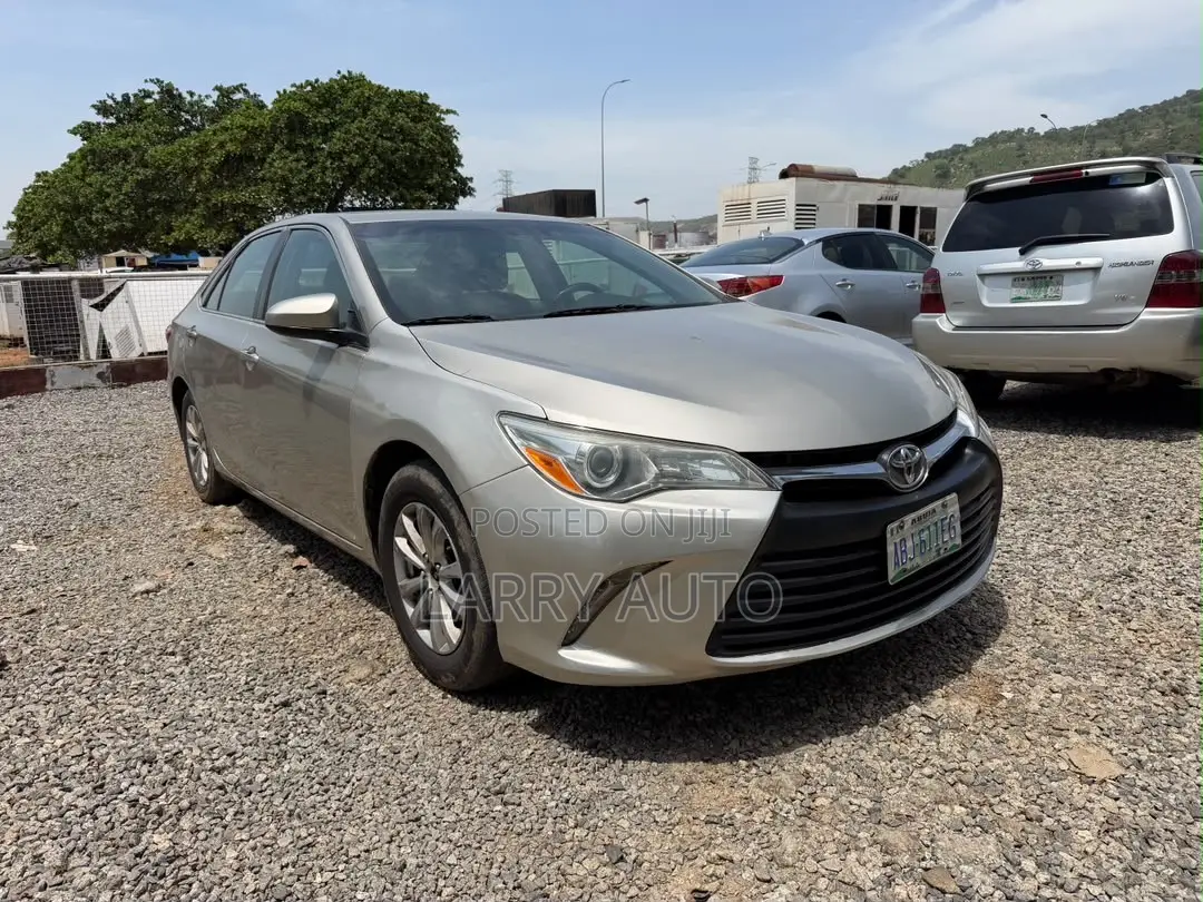 Toyota Camry 2016 Gold