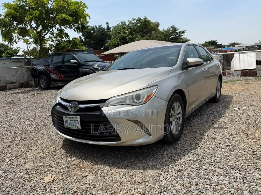 Toyota Camry 2016 Gold