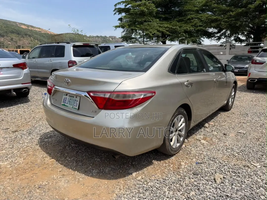 Toyota Camry 2016 Gold