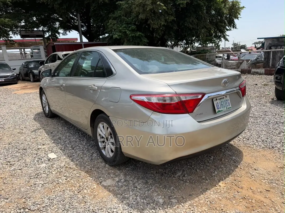Toyota Camry 2016 Gold