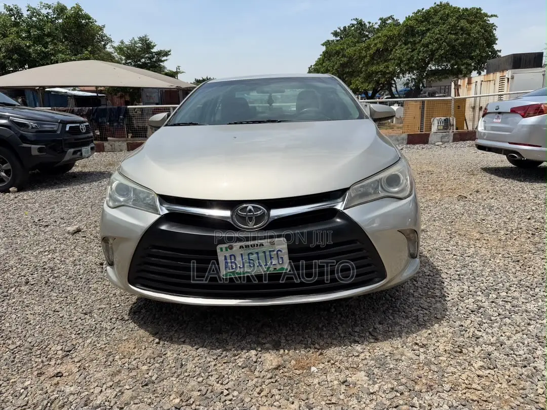 Toyota Camry 2016 Gold