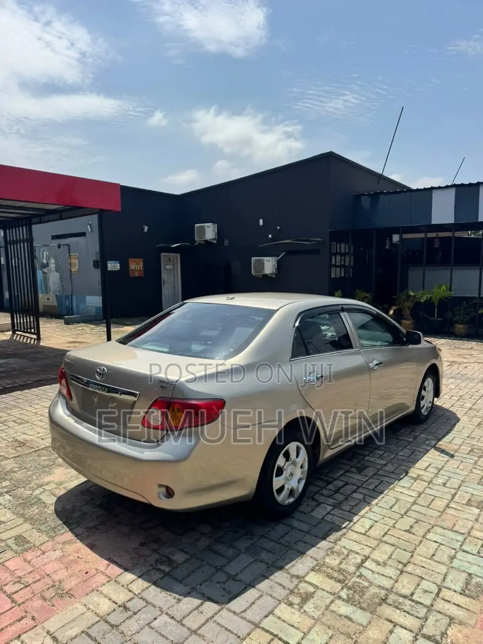 Toyota Corolla LE 4dr Sedan (1.8L 4cyl 4A) 2010 Gold