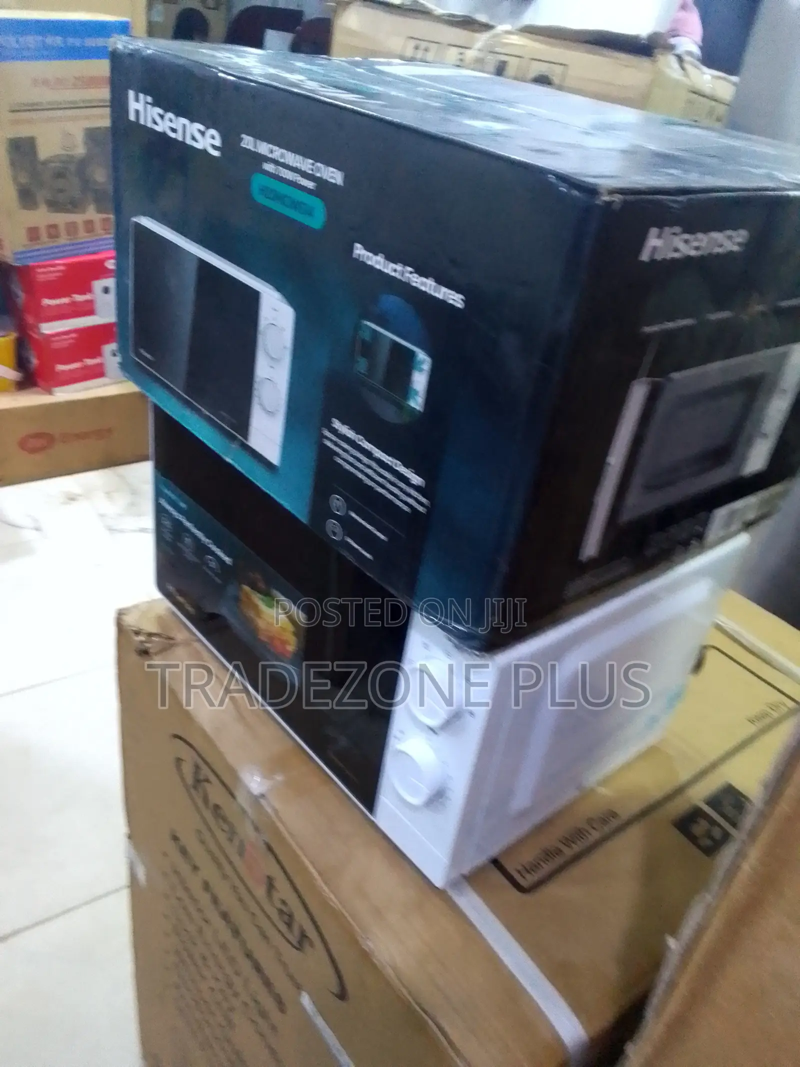 Hisense 700W Compact Microwave Oven for Small Kitchens