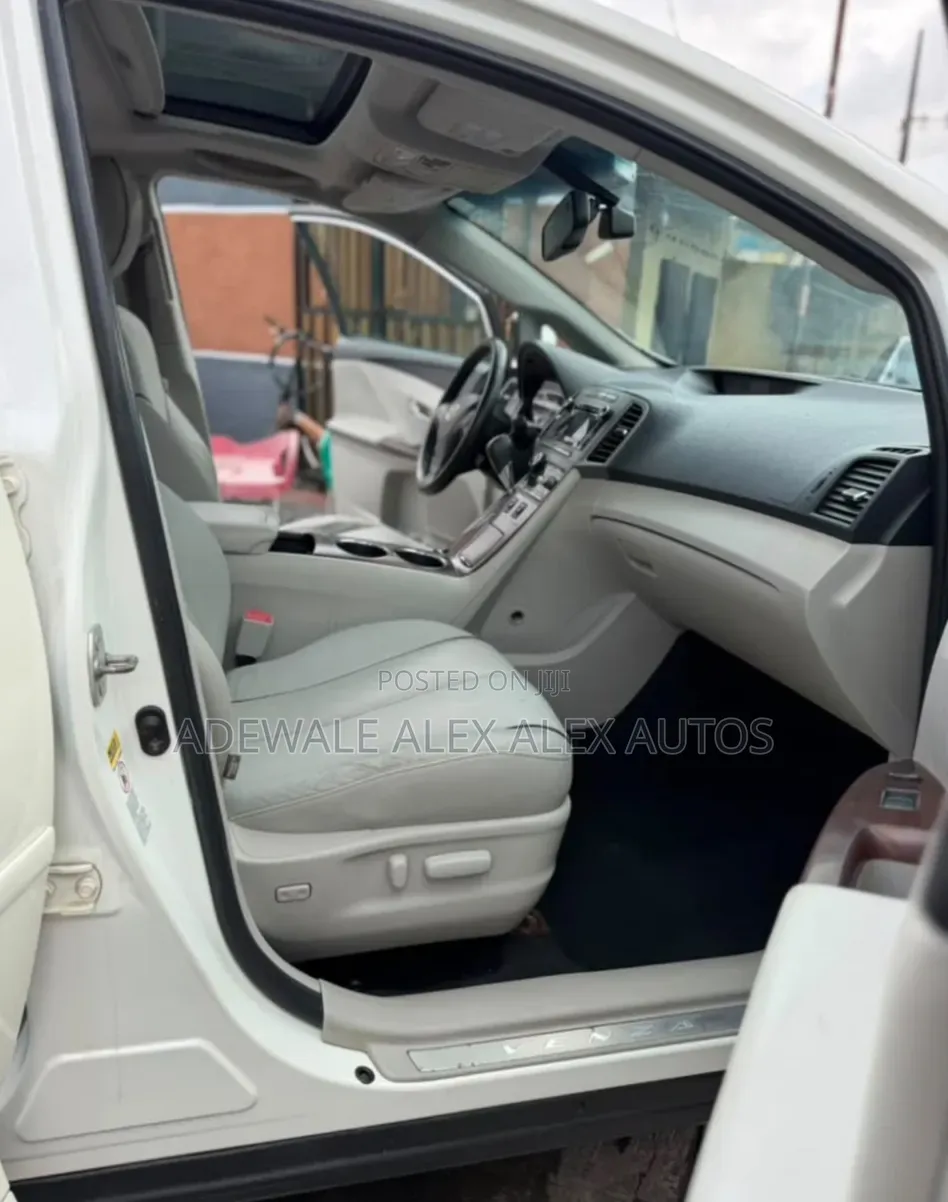 Toyota Venza 2010 White